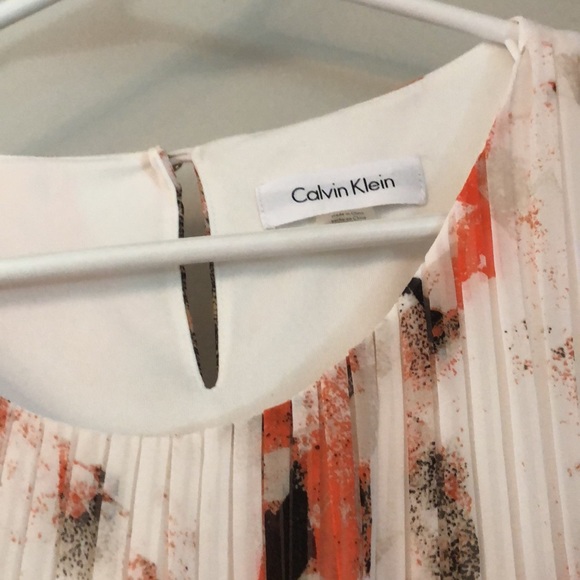 Blousy Calvin Klein top with pleats in front. - Picture 4 of 4